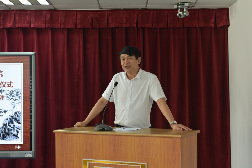 天津师范大学校长、古籍保护研究院管理委员会主任钟英华教授致辞