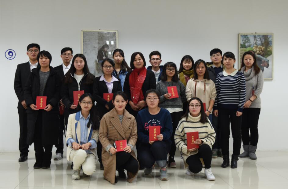 图书馆第二届学生管理委员会合影